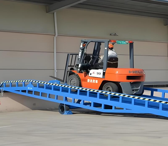 龙山移动式卸货平台（叉车用）